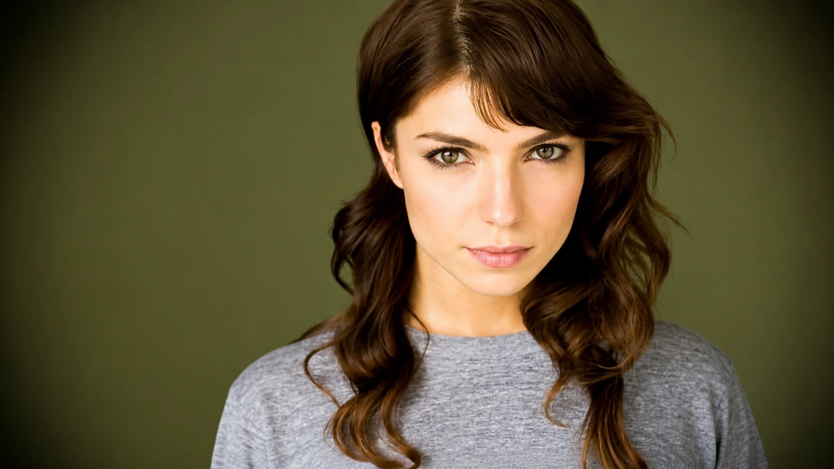 Angela Trimbur Wiki